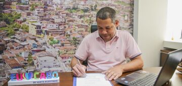 Keko do Armazém assina termo de interesse para compra de vacinas contra covid-19