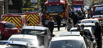 Homem mata funcionária da polícia a facadas na França e é morto