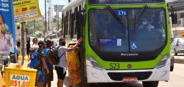 Prefeitos pedem a Guedes socorro de R$ 5 bilhões a empresas de transporte coletivo