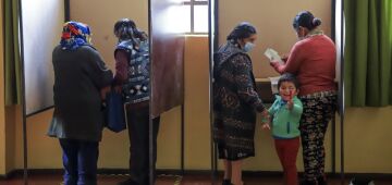 Chile conclui eleição histórica em busca de maior equidade com uma nova Constituição