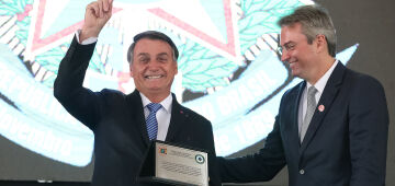 Bolsonaro nomeia ex-diretor da PF para cargo na embaixada do Brasil em Washington