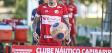 Jean nega preocupação com baixo número de gols