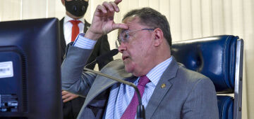 Senador pede para participar da CPI por ter comorbidade e cita vaga para as mulheres