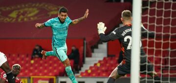 Com dois gols do brasileiro Firmino, Liverpool derrota United em Old Trafford
