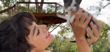 Bruna Marquezine mostra Mia, sua gatinha de estimação