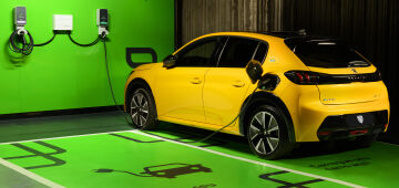Stellantis firma parceria para instalação de pontos de recarga para veículos elétricos