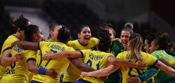 Brasil vence e avança às quartas do handebol feminino