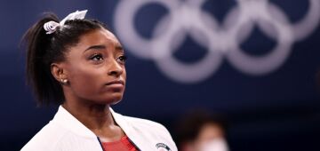 'Deveria ter desistido muito antes de Tóquio', diz Simone Biles