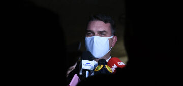 Advogado de Flávio Bolsonaro assume caso de militares condenados