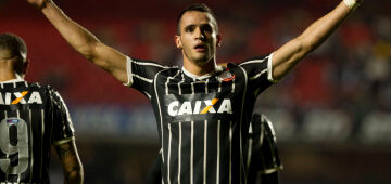 Corinthians anuncia contratação do meia Renato Augusto até 2023