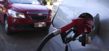 Veja como dirigir de forma mais econômica para gastar menos gasolina