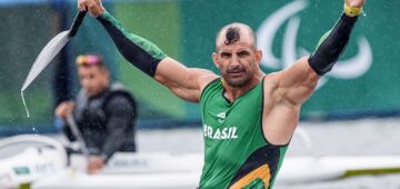 Luis Carlos Cardoso conquista medalha de prata na canoagem