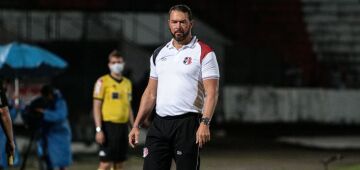 Roberto deve ficar até pré-Copa do Nordeste, mas não garante permanência em 2022