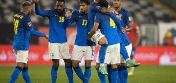 Brasil joga mal, mas vence Chile e mantém 100% nas Eliminatórias