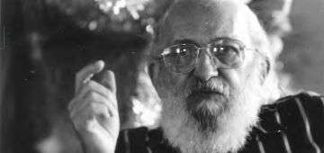 Paulo Freire ganha selo e carimbo em homenagem dos Correios; veja arte