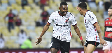 Galo bate Fortaleza, Furacão passa pelo Flamengo, e times fazem final da Copa do Brasil