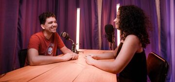 Universo de podcasts aprimora formato e conquista cada vez mais ouvintes