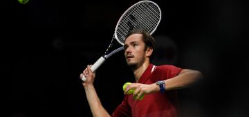 Medvedev vence sueco Ymer e leva Rússia às semifinais da Copa Davis