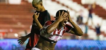 No jogo dos Aflitos teve de tudo: de tabacudo criminoso a entrevista que nos fez chorar