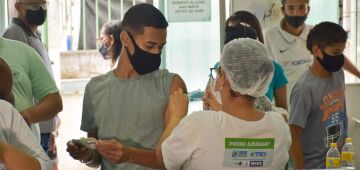 Nove comunidades do Recife recebem vacinação contra Covid-19 e gripe a partir desta terça (18)