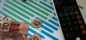 Taxas futuras de juros rondam a estabilidade em dia de compasso de espera por Fed e Copom