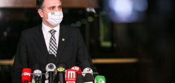 Presidente do Senado quer votar projeto sobre preço de combustíveis