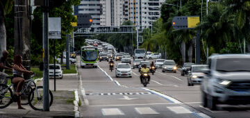 Suspeito de se passar por vendedor de pipocas para assaltar motoristas na Av. Agamenon é preso