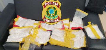 Mãe com recém nascido é presa em flagrante no Aeroporto do Recife com 5,9 kg de cocaína