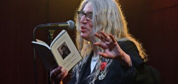 'Uma grande alegria': ícone punk Patti Smith recebe maior honraria da França