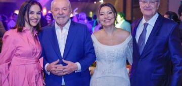 Recém-chegado ao mundo petista, Alckmin ficou na "mesa VIP" do casamento de Lula