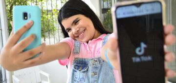 Geração TikTok: por que a rede social faz tanto sucesso e quais os efeitos na rotina dos jovens?
