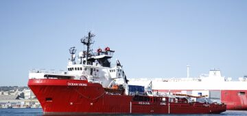 Barco 'Ocean Viking' socorre 158 migrantes no Mediterrâneo