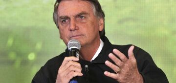 Bolsonaro diz que deve ter sido único líder contrário ao isolamento