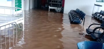 Pacientes são removidos da UPA de Engenho Velho após unidade ficar alagada