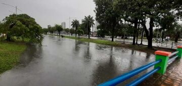 Áreas alagadas na Região Metropolitana do Recife têm fornecimento de energia suspenso