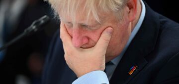 Abandonado pelo Partido Conservador, Boris Johnson é pressionado a renunciar