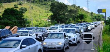 Após início da nova etapa de triplicação, motoristas enfrentam trânsito intenso na BR-232