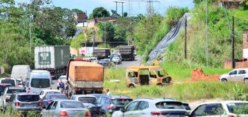 Após início da nova etapa de triplicação, motoristas enfrentam trânsito intenso na BR-232