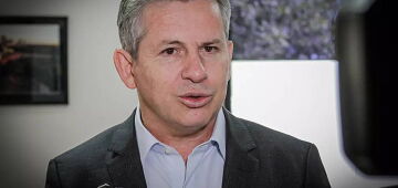 Governador do MT é hospitalizado e passa por exames após sofrer queda durante vistoria de obras