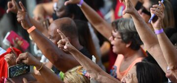 Cores e gestos com as mãos: símbolos de uma acirrada campanha presidencial