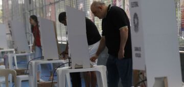 Broches, camiseta, celular: confira o que é permitido ou não neste domingo de votação