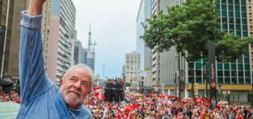 Luiz Inácio Lula da Silva é eleito presidente do Brasil