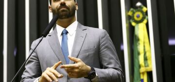 Associação de Delegados de PF publica nota de repúdio a ataques de Eduardo Bolsonaro