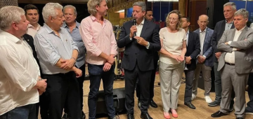 Festa do PT junta Lira e Zé Dirceu em restaurante de Brasília