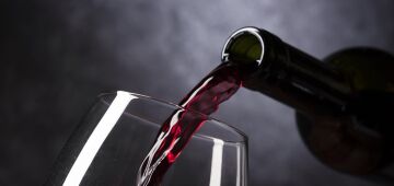 Doses moderadas de vinho reduzem risco de doenças cardiovasculares, diz novo estudo