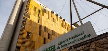 Justiça suspende falência da Oi e intima União e Anatel a apresentar soluções