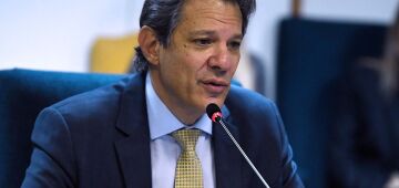 Gasolina: atual política da Petrobras tem "colchão" de preço que pode ser usado, diz Haddad