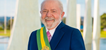 Lula divulga nova foto oficial com faixa presidencial