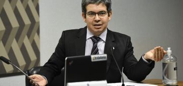 Decisão do STF sobre emendas foi "freio de arrumação", diz Randolfe Rodrigues