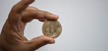 Criptomoedas: bitcoin recua, com falta de novos catalisadores impedindo marca de US$ 100 mil